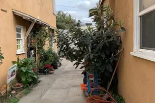 717 W 77th, Los Angeles, CA 90044 - Photo 2