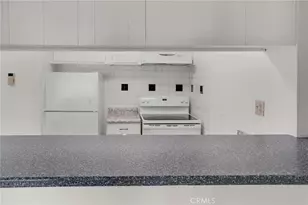 5585 E Pacific Coast Hwy, Long Beach, CA 90804 - Photo 14