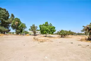 4190 Nielson Rd, Phelan, CA 92371 - Photo 2