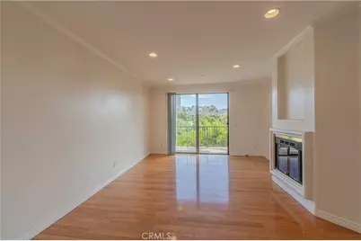 555 Maine Avenue #303, Long Beach, CA 90802 - Photo 2