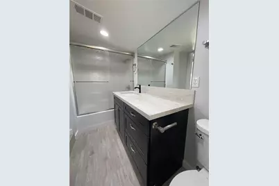 1013 Delfino, Bakersfield, CA 93304 - Photo 8