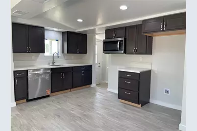 1013 Delfino, Bakersfield, CA 93304 - Photo 6