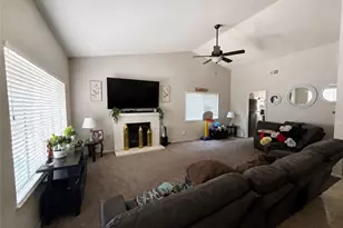 2737 La Vida Dr, Lancaster, CA 93535 - Photo 4