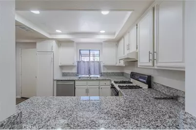 970 S Laurelwood, Anaheim, CA 92806 - Photo 10