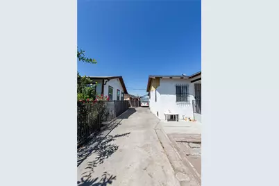 139 W 88th Place, Los Angeles, CA 90003 - Photo 6