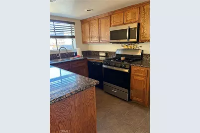 1070 Rosalia Ave., Hemet, CA 92543 - Photo 2