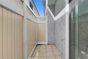 12310 Burbank, Los Angeles, CA 91607 - Photo 46