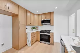 1325 Talmadge St, Los Angeles, CA 90027 - Photo 12