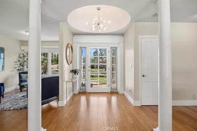 207 Barcelona, Fullerton, CA 92835 - Photo 4