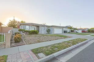 16561 Monroe, Huntington Beach, CA 92647 - Photo 2