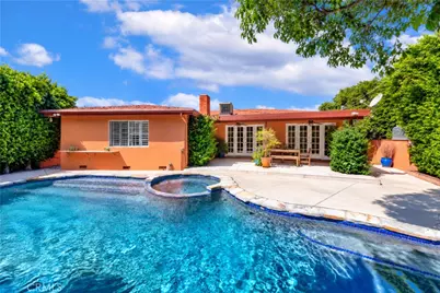 7044 Mammoth Avenue, Van Nuys, CA 91405 - Photo 2