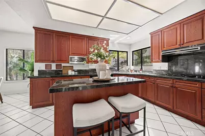 240 S Willowcreek Lane, Anaheim, CA 92808 - Photo 10