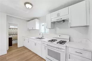 715 E 87th Pl, Los Angeles, CA 90002 - Photo 2