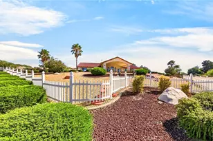 13573 Sunset Dr, Apple Valley, CA 92308 - Photo 2