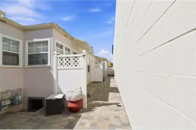 11418 Victory Boulevard, Los Angeles, CA 91606 - Photo 2