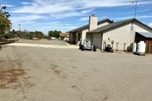 12285 Riggins Rd, Phelan, CA 92371 - Photo 2