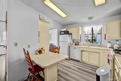 25 Elm Via, Anaheim, CA 92801 - Photo 8