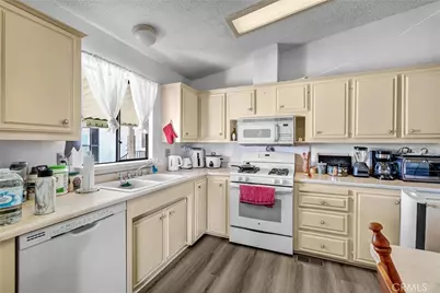 25 Elm Via, Anaheim, CA 92801 - Photo 10