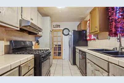 201 E 111th Place, Los Angeles, CA 90061 - Photo 12