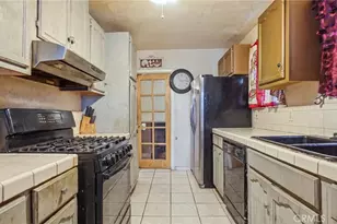 201 E 111th Pl, Los Angeles, CA 90061 - Photo 12
