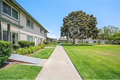 4694 Madrid Way #38C, Huntington Beach, CA 92649 - Photo 2
