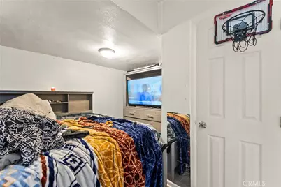 7705 S Vermont Avenue, Los Angeles, CA 90044 - Photo 28