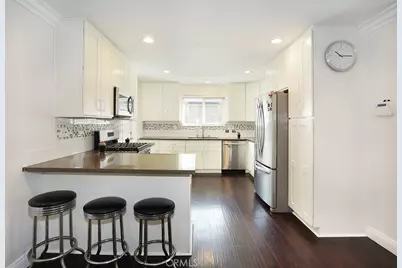 6062 Dr Glenwood, Huntington Beach, CA 92647 - Photo 10