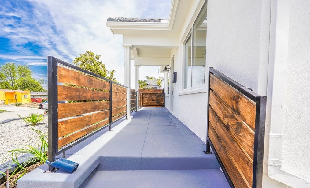 3002 73rd St, Los Angeles CA  90043-5337 exterior