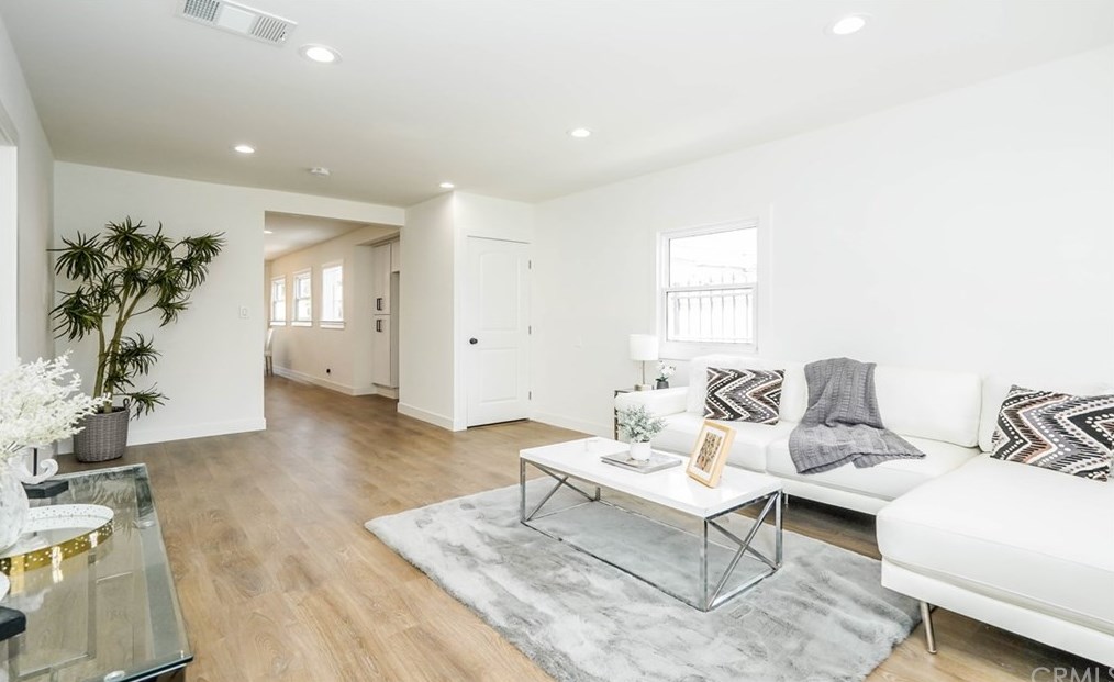 3002 73rd St, Los Angeles CA  90043-5337 exterior