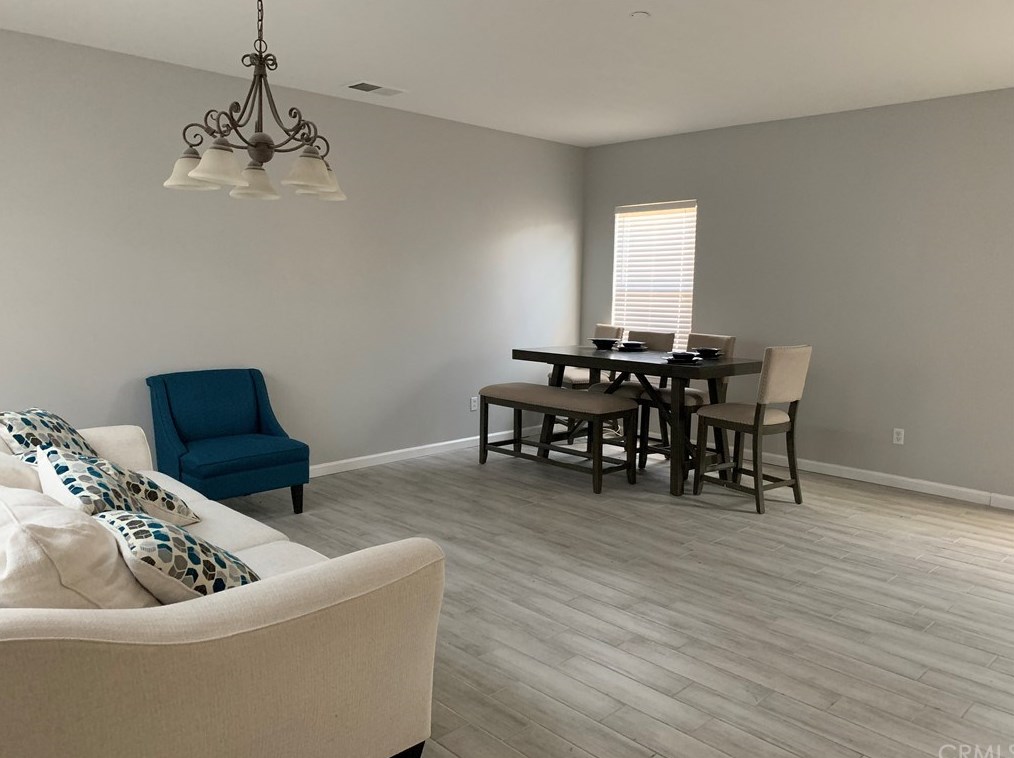 950 Sagecrest Dr, San Jacinto, CA 92583