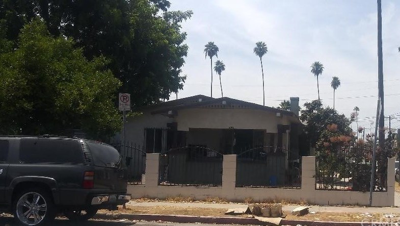 5901 Denver Ave, Los Angeles, CA 90044-6319