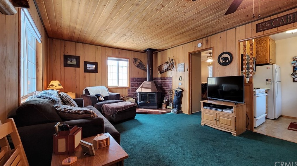 530 Cedar Ln, Big Bear City, CA 92386