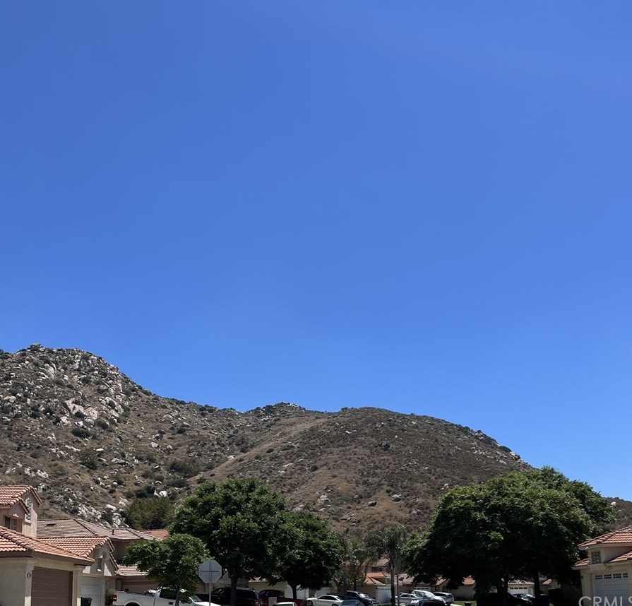 11417 Citrus Glen Ln, Fontana, CA 92337-1004