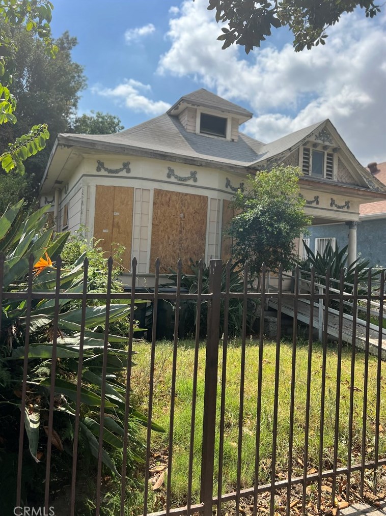 1158 50th St, Los Angeles CA  90011-4214 exterior