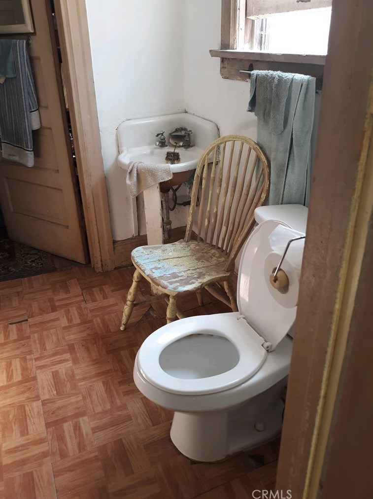 1158 50th St, Los Angeles CA  90011-4214 exterior