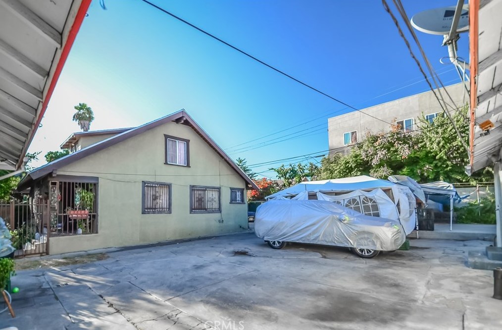 265 45th St, Los Angeles CA  90011-3420 exterior