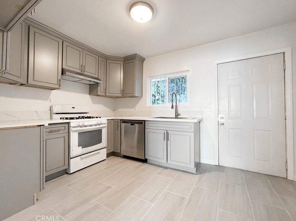 265 45th St, Los Angeles CA  90011-3420 exterior
