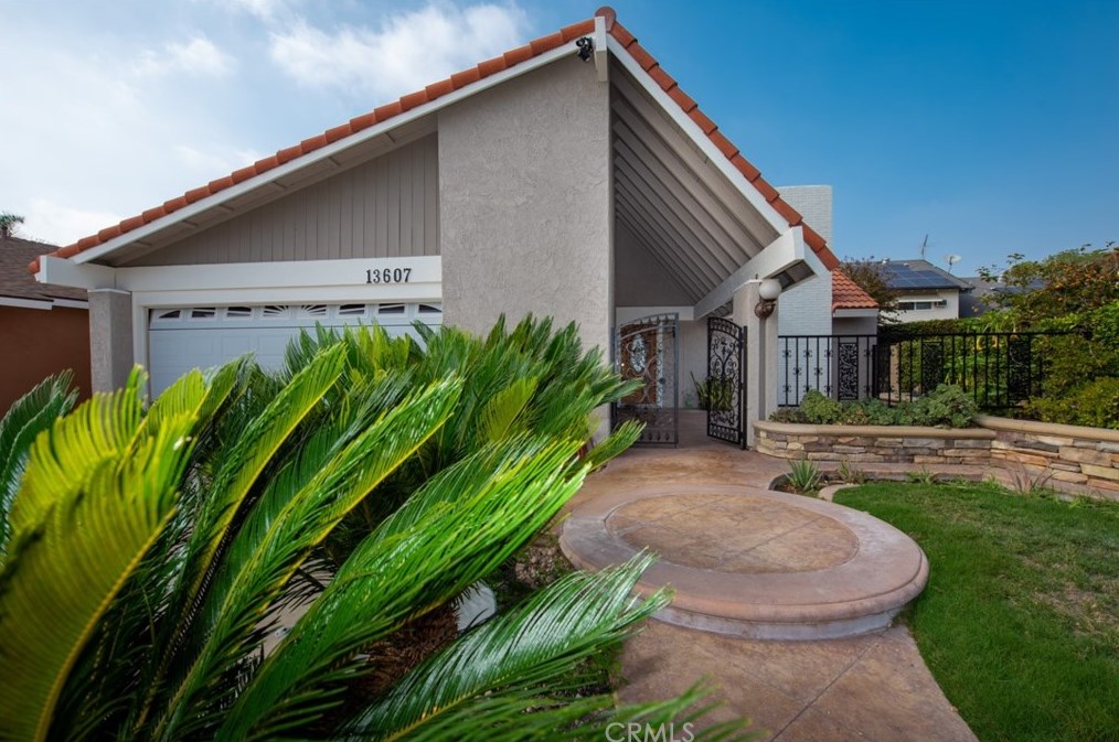 13607 Ranchill Dr, Artesia, CA 90703-2310