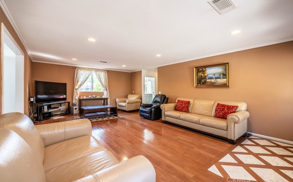 550 Ladera St, Pasadena CA  91104-2248 exterior