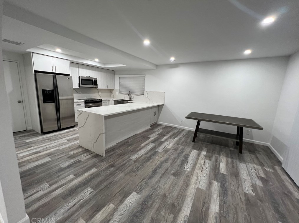 27130 Shadowcrest Ln, Cathedral City, CA 92234-3405
