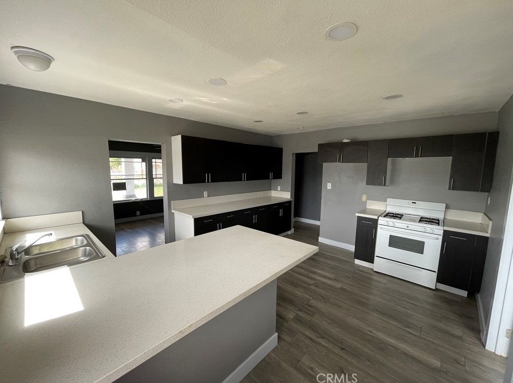 9089 Olive St, Fontana CA  92335-4624 exterior