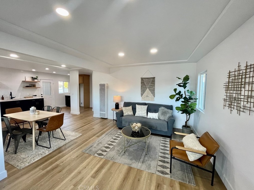2171 Cowlin Ave, Los Angeles CA  90040-1338 exterior