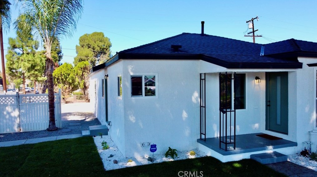 2171 Cowlin Ave, Los Angeles CA  90040-1338 exterior