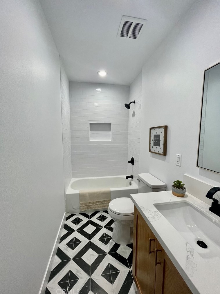 2171 Cowlin Ave, Los Angeles CA  90040-1338 exterior