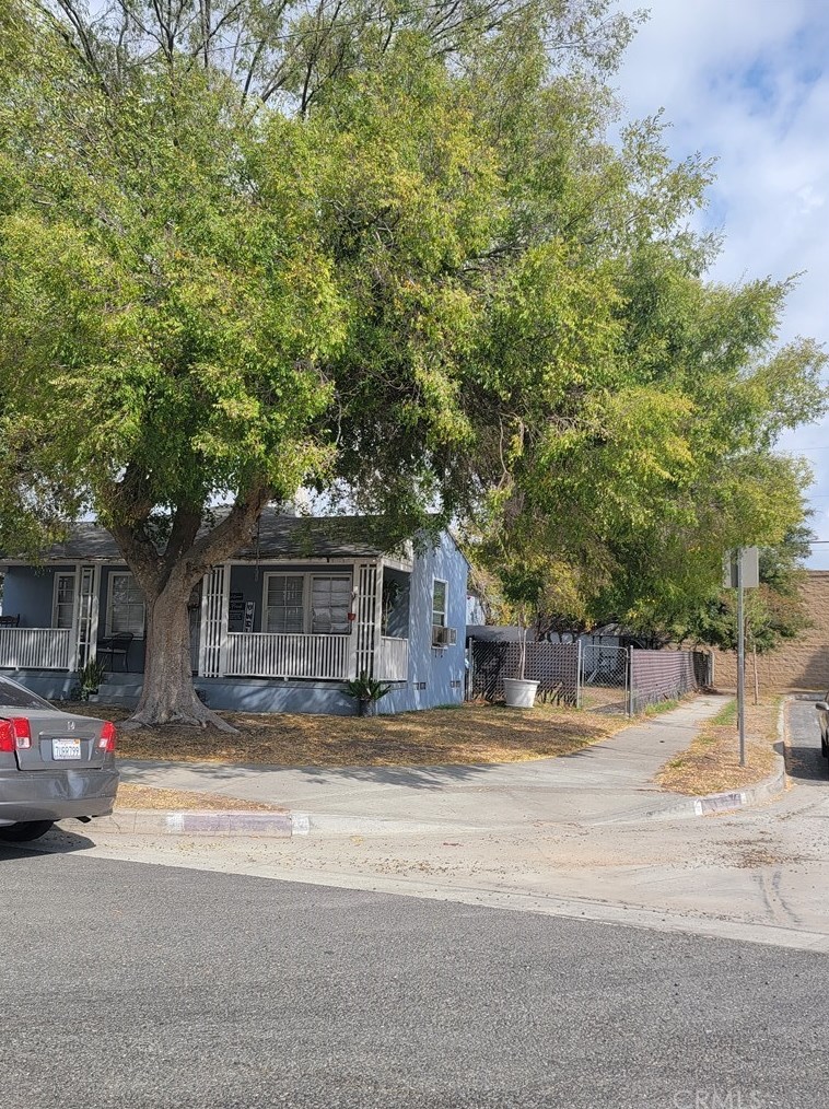 5871 Bartmus St, Los Angeles, CA 90040-2235