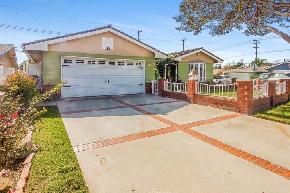 6418 Michelson St, Lakewood, CA 90713