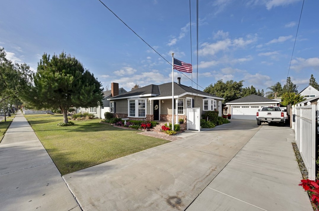 9947 Maple St, Bellflower, CA 90706