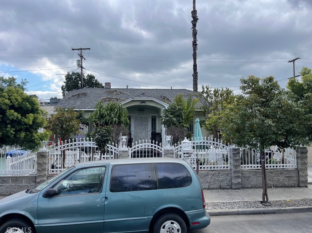 232 85th Pl, Los Angeles, CA 90003-3304