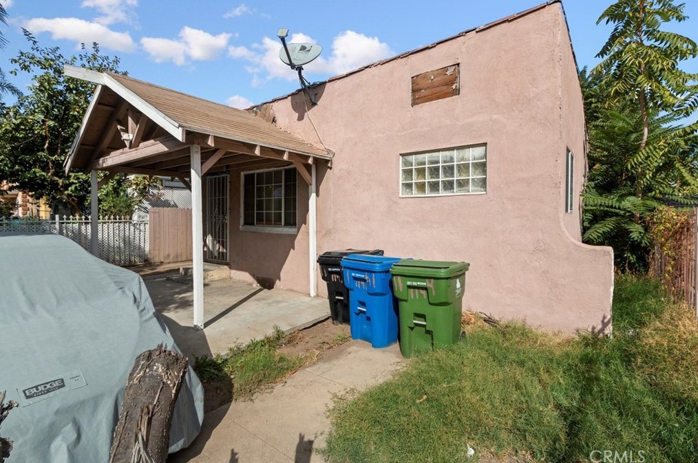1141 50th St, Los Angeles CA  90011-4213 exterior
