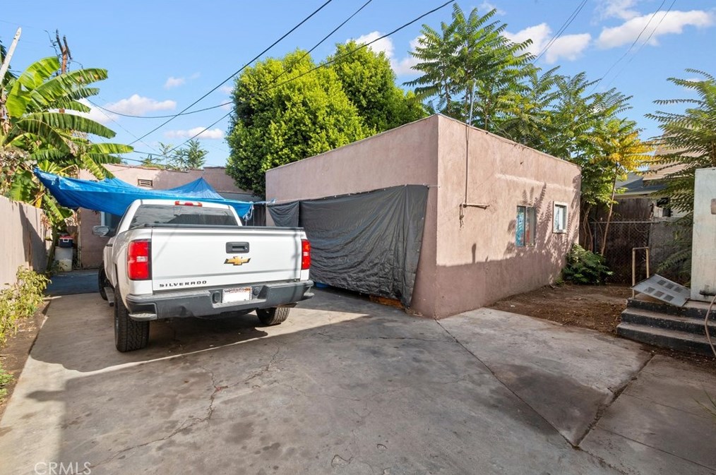 1141 50th St, Los Angeles CA  90011-4213 exterior